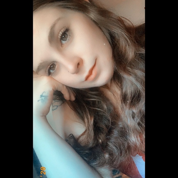 Meet your Posher, Samantha - Picture 1 of 2